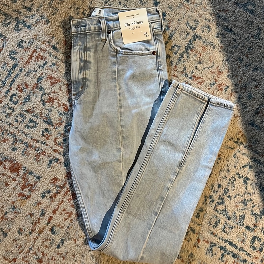 Skinny high rise jeans. Light wash, regular length. Never worn